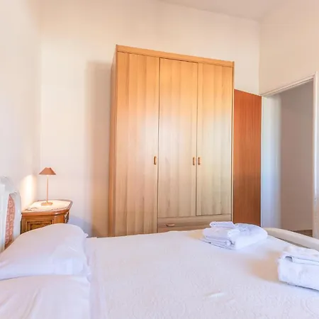 4 Bedroom Awesome In Santa Maria Del Focall