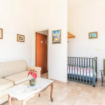 4 Bedroom Awesome In Santa Maria Del Focall 度假居